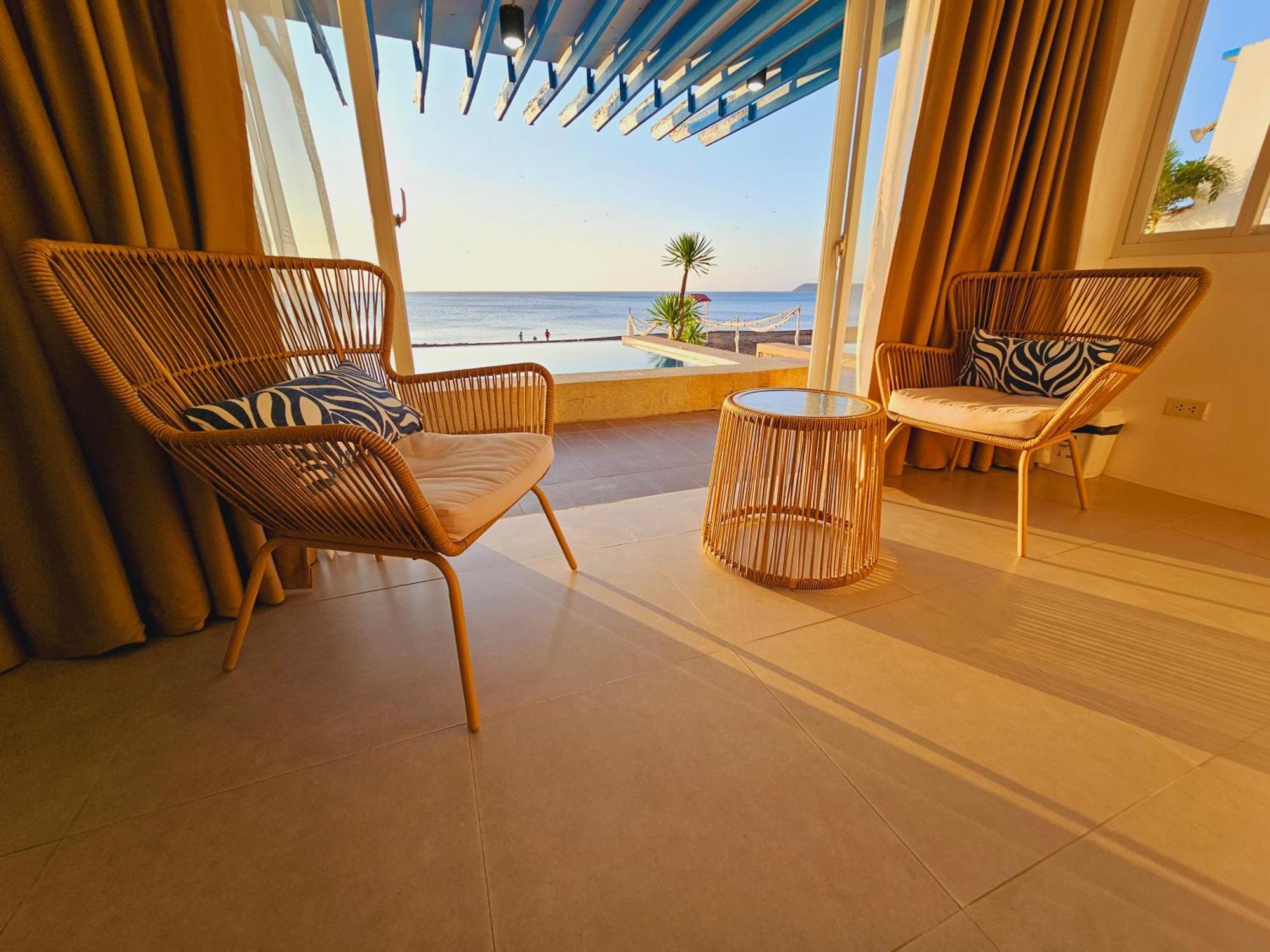 Blue Coast Beach Hotel Santa Ana  Bagian luar foto